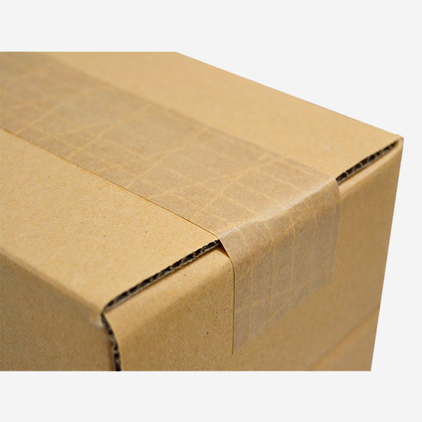 Detalle papel engomado reforzado en caja precintada