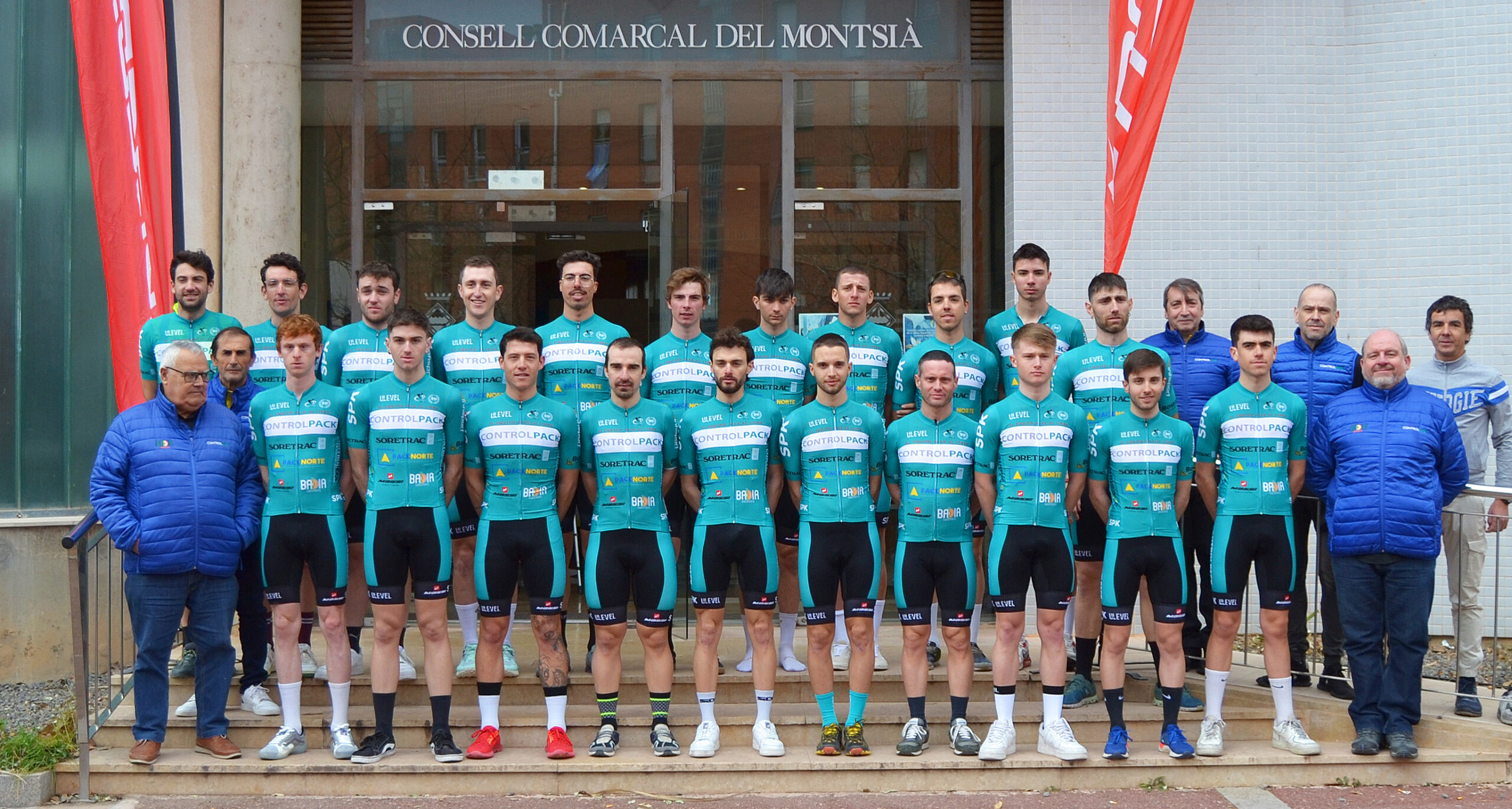 Presentación del equipo ciclista Controlpack, en el "Consell Comarcal del Montsià". 