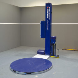 Enfardadora Masterplat PGS con mástil de 2.400 mm lateral derecho