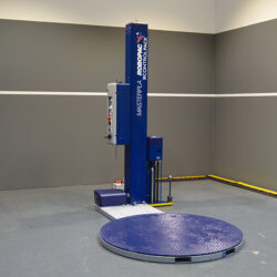Enfardadora Masterplat PGS con mástil de 2.400 mm lateral izquierdo