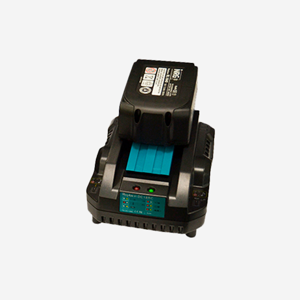 La batería para flejadora SPK es compatible con los modelos 220, 221, 222 y EVO, ofreciendo más de 400 ciclos de flejado por carga.